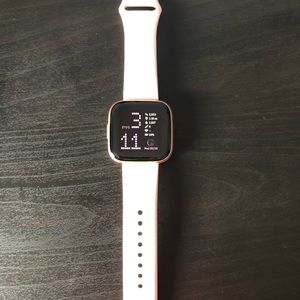 Fitbit Versa 2-Excellent condition!